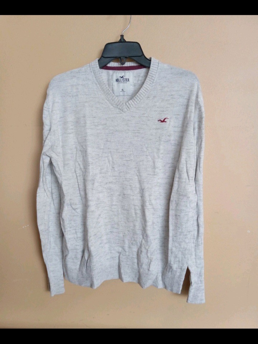 Hollister Men's Heather Light Gray V-Neck Sweater with Marled Knit